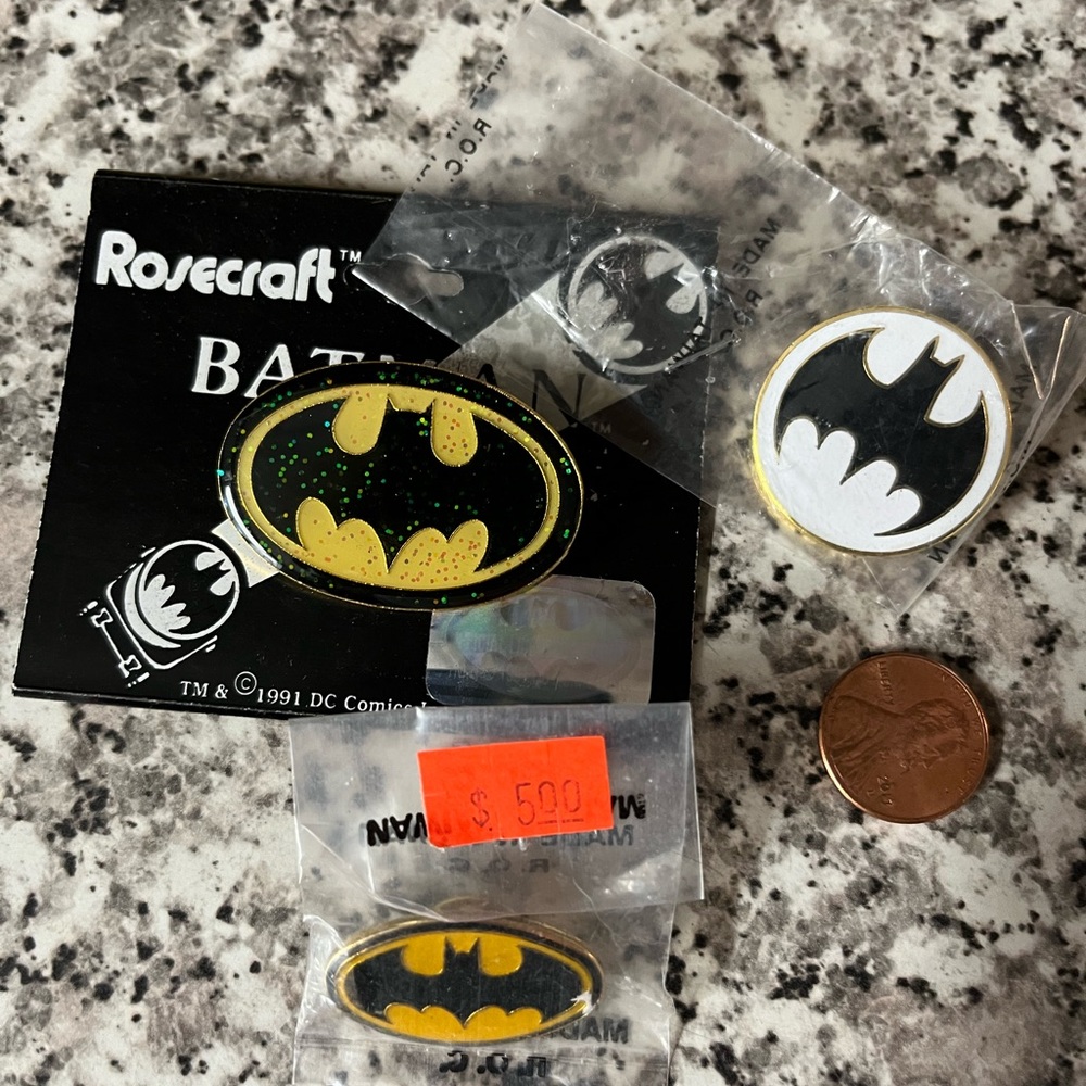 Batman pin bundle - Picture 8 of 8
